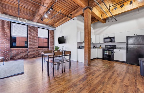 Lafayette Square Apartment | Lafayette 421 I Spacious and Cozy 1Bd/1Bd