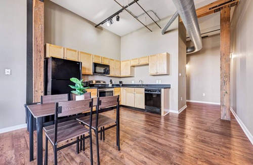 Lafayette Square Apartment | Lafayette 502 I Spacious and Cozy 1Bd/1Bd