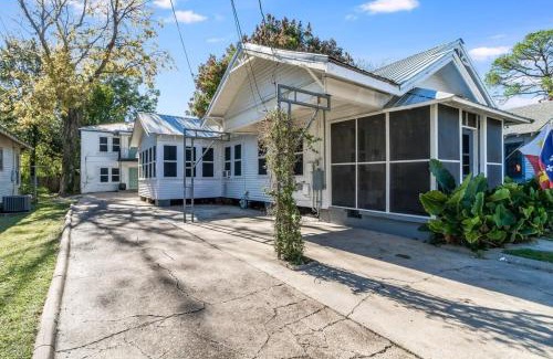 Freetown - Port Rico House | Lafayette Getaway - Private Room in a Shared House