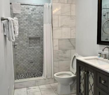 French Quarter Hotel | Lafitte Hotel & Bar