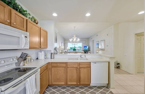 Tropical Cove Condo | Lago Lindo at Lexington CC Lake Village