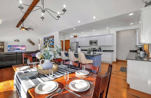 Donnelly House | Lago Vista in Donnelly: Spacious Retreat on Lake Cascade | 4 Miles to Tamarack | Room for Toys