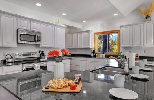 Donnelly House | Lago Vista in Donnelly: Spacious Retreat on Lake Cascade | 4 Miles to Tamarack | Room for Toys