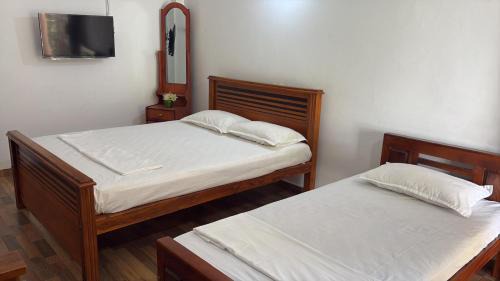 Manmunai North Hotel | Lagoon Breeze Resort
