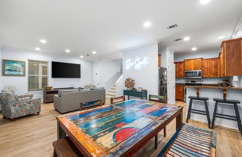 Villages of Crystal Beach House | ⛱️Lagoon Pool-Hot Tub-Free Seasonal Shuttle-4BR Sea Sprite