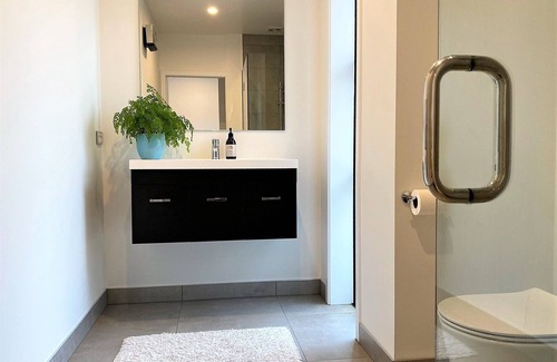 Albert Town Apartment | Lagoon Studio Sanctuary