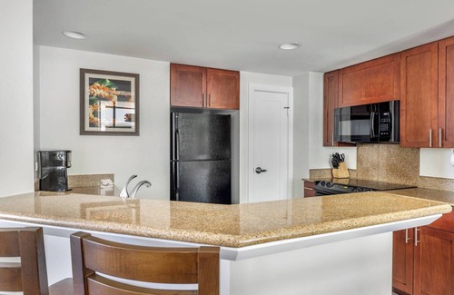 Waikiki Condo | Lagoon Tower! Family Friendly Resort! Beautiful Hilton Condo On Waikiki Beach!