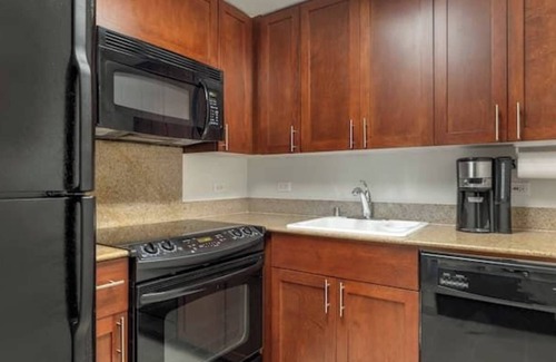 Waikiki Condo | Lagoon Tower! Family Friendly Resort! Beautiful Hilton Condo On Waikiki Beach!