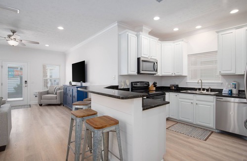 Laguna Beach Estates House | Laguna Beach PCB 5/3, STEPS TO THE BEACH-5 STAR RENTAL- CONVENIENT TO EVERYTHING