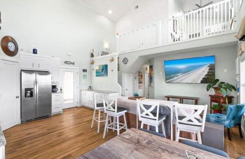 Flour Bluff House | Laguna Sunrise by AvantStay Water Views, Private Pool Minutes to Padre Island & Beaches