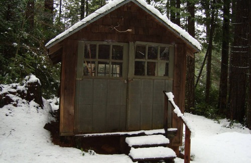 Georgetown Cabin | Lagunita- lakeside cabin w/2 bunkhouses & HOT TUB! $300. Per night for all 3!