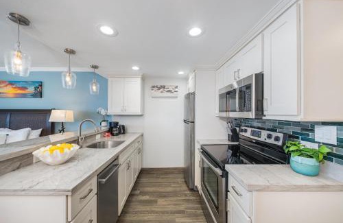 Historic Lahaina Front Street Apartment | Lahaina Shores 215