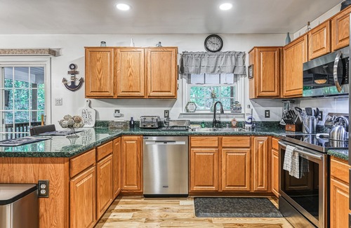 Mineral House | Laid-back lake house with porch, deck, grill, firepit, game room, AC, & W/D