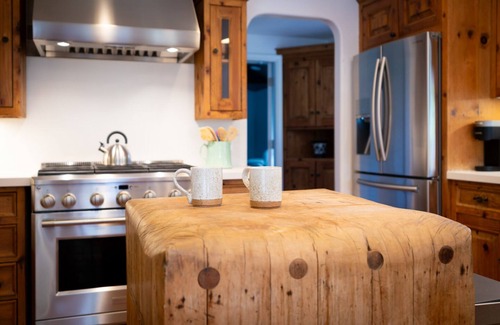 Western Malibu House | LAID BACK LIFESTYLE OF MALIBU - WALK TO THE BEACH!