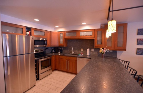 McCall Condo | Laid Back Lounge: Seasonal Pool and Tennis Court, Close to Golf Course