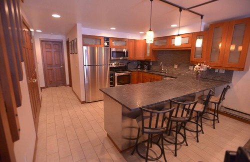 McCall Condo | Laid Back Lounge: Seasonal Pool and Tennis Court, Close to Golf Course
