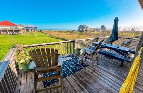 Port Bolivar House | Laidback, Spacious Luxury with Hot Tub, Fully Stocked and Private Beach Access