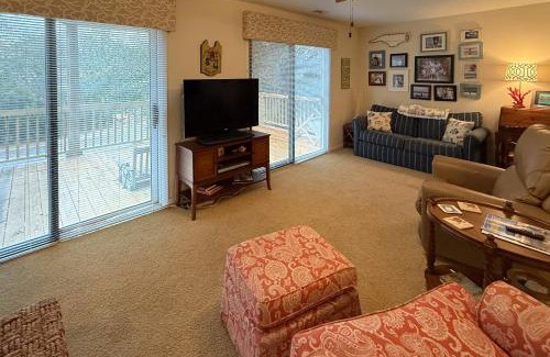 Emerald Isle House | Lakae Breakaway