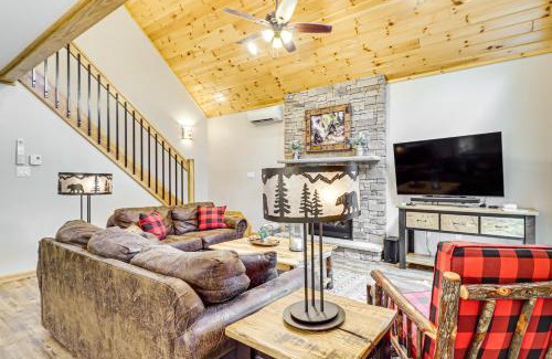 Albrightsville House | Lake Access and Hot Tub Forest-View Poconos Cabin