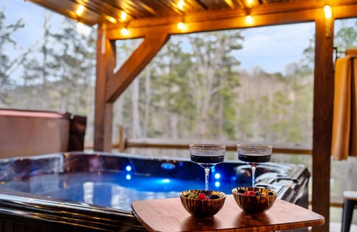 Mill Spring House | Lake Adger Open-No Restrictions! Lakefront, Private Dock, Kayaks, HotTub,Firepit