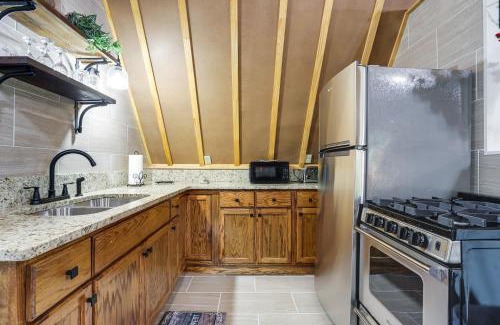 Cartersville Apartment | Lake Allatoona Area Studio with 2 Decks and Farm Views