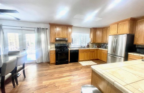 Lake Almanor West House | ⭐️Lake Almanor; clean & comfortable wheelchair accessible home in the mountains⭐️