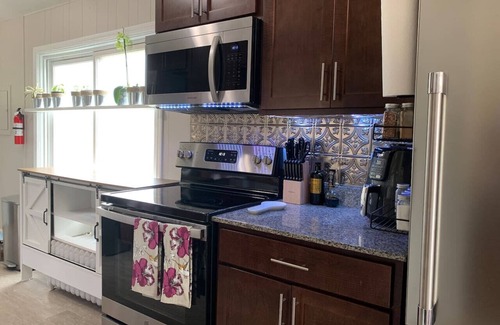 Observation Hill Apartment | Lake and Lift Bridge Views Top Floor Large Deck