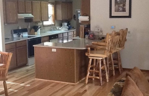 Estes Park House | Lake and Mountain view, Private, Convenient location, Hot tub, WIFI, Theater