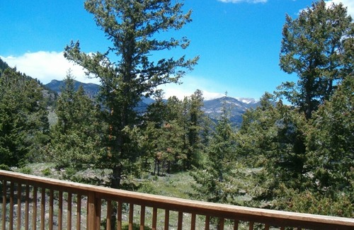 Estes Park House | Lake and Mountain view, Private, Convenient location, Hot tub, WIFI, Theater