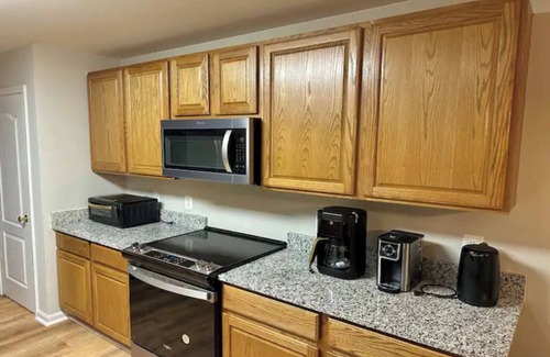 Bumpass House | Lake Anna Lakeside Luxury:6BR w/Game Room, Cinema, Hot tub and Grill