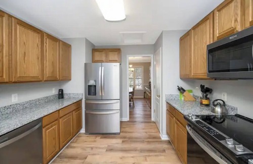 Bumpass House | Lake Anna Lakeside Luxury:6BR w/Game Room, Cinema, Hot tub and Grill
