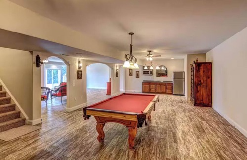 Livingston House | Lake Anna public side, private boat ramp, firepit, sandy beach & more!
