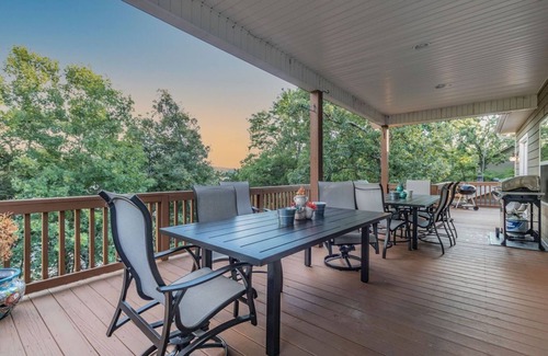 Lost Bridge Village House | LAKE ARCADE - 5bd 4bth, FAMILY FUN SPOT, 3 stories
