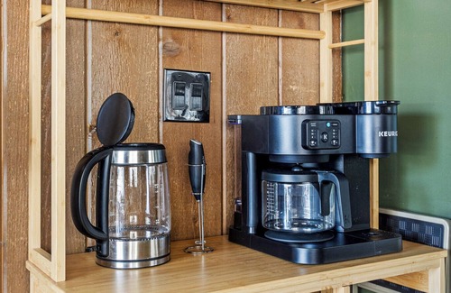 Twin Peaks Cabin | Lake Arrowhead Cabin - Hot Tub Game Room AC Fire Pit Pet Friendly
