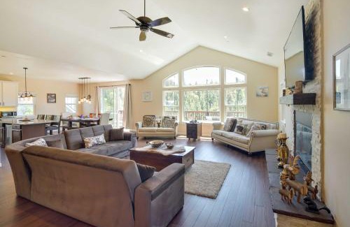 Lake Arrowhead House | Lake Arrowhead Getaway with Decks and Game Room!