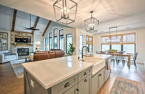 Waleska House | Lake Arrowhead Home w/Hot Tub & Gameroom!