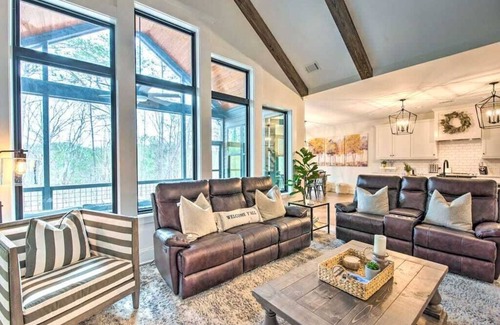 Waleska House | Lake Arrowhead Home w/Hot Tub & Gameroom!