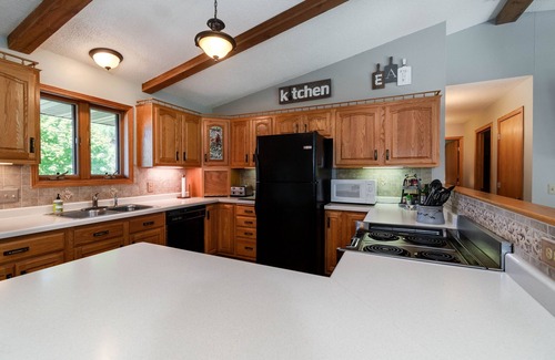 Rome House | Lake Arrowhead lakefront, 4 bedroom, game room, pontoon available to rent!