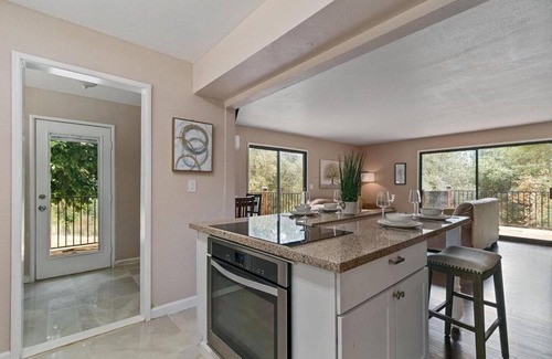 Auburn House | Lake Arthur 4 BR Unit with King Bed