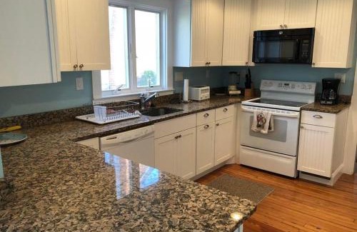 The Pines House | Lake avenue 21