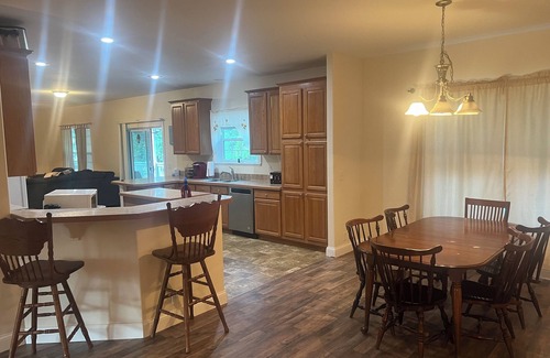 Cadiz House | Lake Barkley, Cadiz, KY Lakefront 3 bedroom with AC, Private dock and slip
