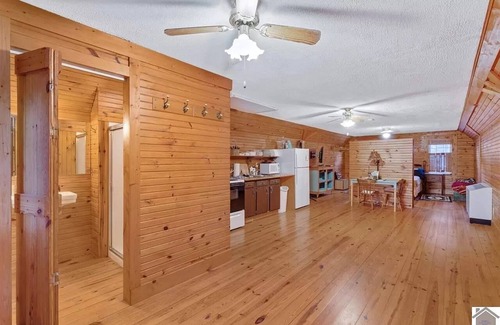 Eddyville Apartment | Lake Barkley - Great Lake front location & boat dock Included!