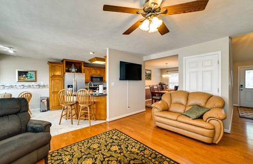 Cadiz House | Lake Barkley Home w/On-Site Beach: Boat + Swim!
