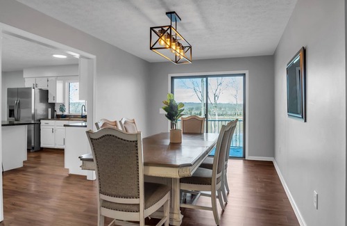 Cadiz House | Lake Barkley Retreat - Newly Renovated - 5 BR