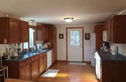 Dennis House | Lake Beach-6.5 acres-Pet Friendly-O/D Shower-Central A/C-Fire Pit-Sleeps up to12