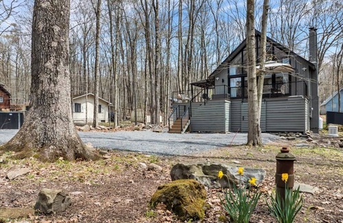 Locust Lake Village Ski Chalet | Lake Beach, Sauna, Hot Tub, Firepit, Game Room, EV Charger