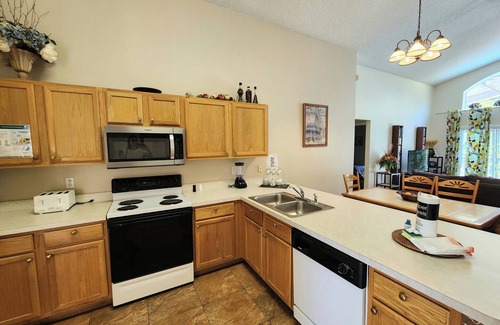Lake Berkley House | LAKE BERKLEY-(1059LB) - 4BR 3BA Pool Home, 2 Master Suites, gated Resort