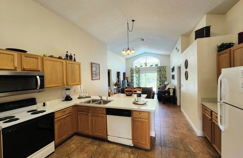 Lake Berkley House | LAKE BERKLEY-(1059LB) - 4BR 3BA Pool Home, 2 Master Suites, gated Resort