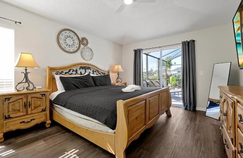 Lake Berkley House | Lake Berkley Home: Pool, Lakefront & near Disney
