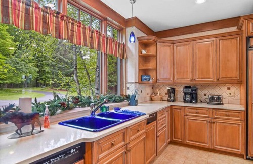 Three Lakes House | Lake Breeze Luxury Executive Retreat